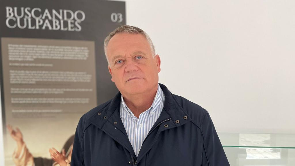 Una imagen del alcalde en el centro de memoria sefardí.