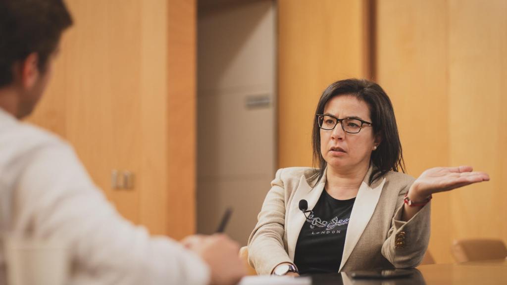 Ana Vázquez, responde a las preguntas en en las instalaciones del grupo popular en el Congreso.