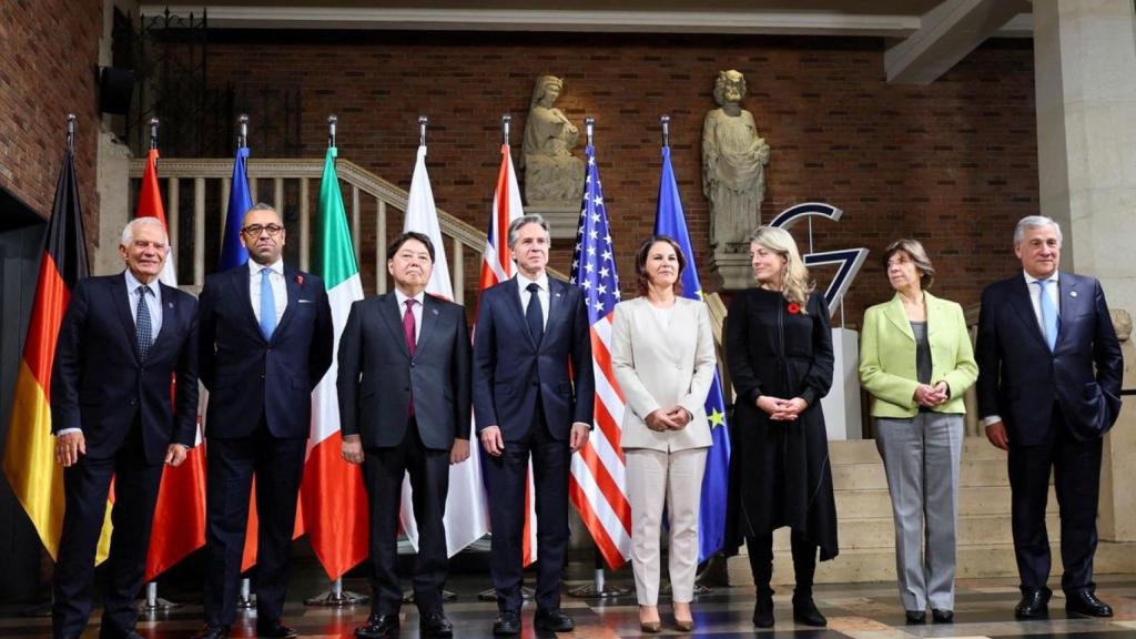 Annalena Baerbock, ministra de AAEE de Alemania, Melanie Joly de Canada, Yoshimasa Hayashi de Japón, Antony Blinken de EEUU, Catherine Colonna de Francia, James Cleverly de Reino Unido, Josep Borrell de UE y Antonio Tajani de Italia durante la primera sesión de trabajo de los ministros de AAEE del G- en Muenster, Alemania, el 3 de noviembre de 2022