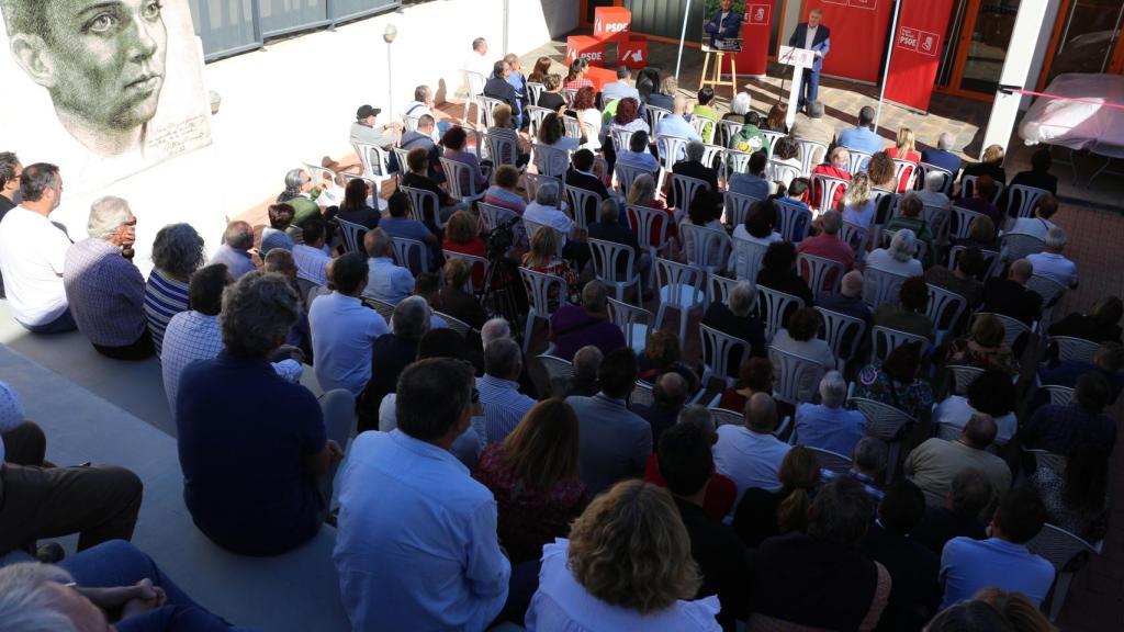 La militancia del PSOE se ha volcado con el acto en memoria de Sebastián Peñaranda.