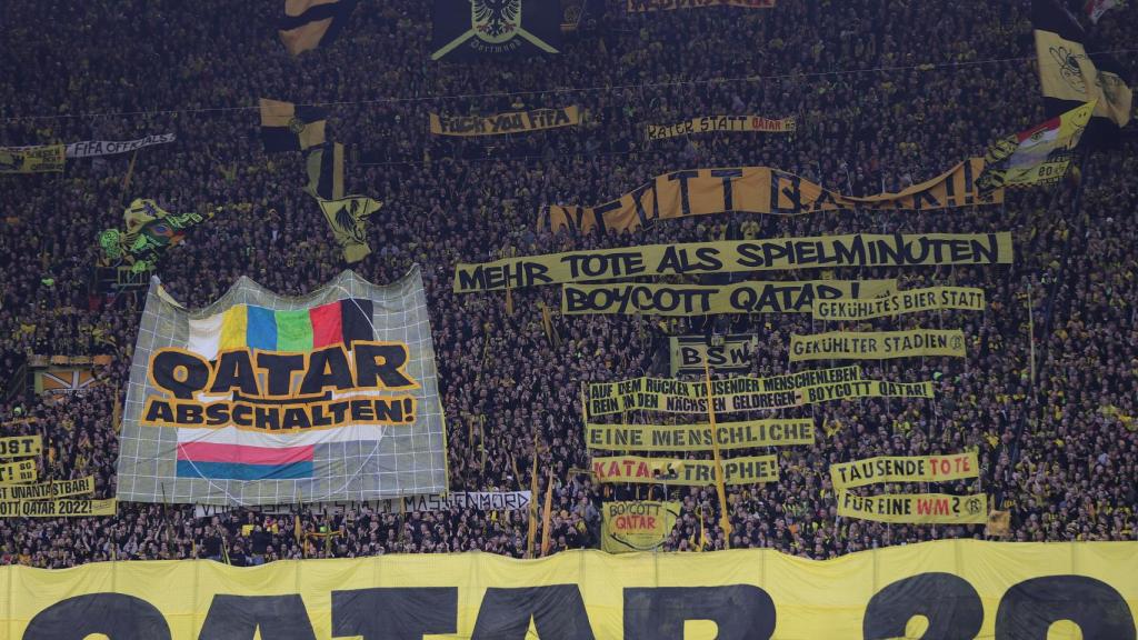 Protesta del estadio del Borussia Dortmund contra el Mundial de Qatar 2022.