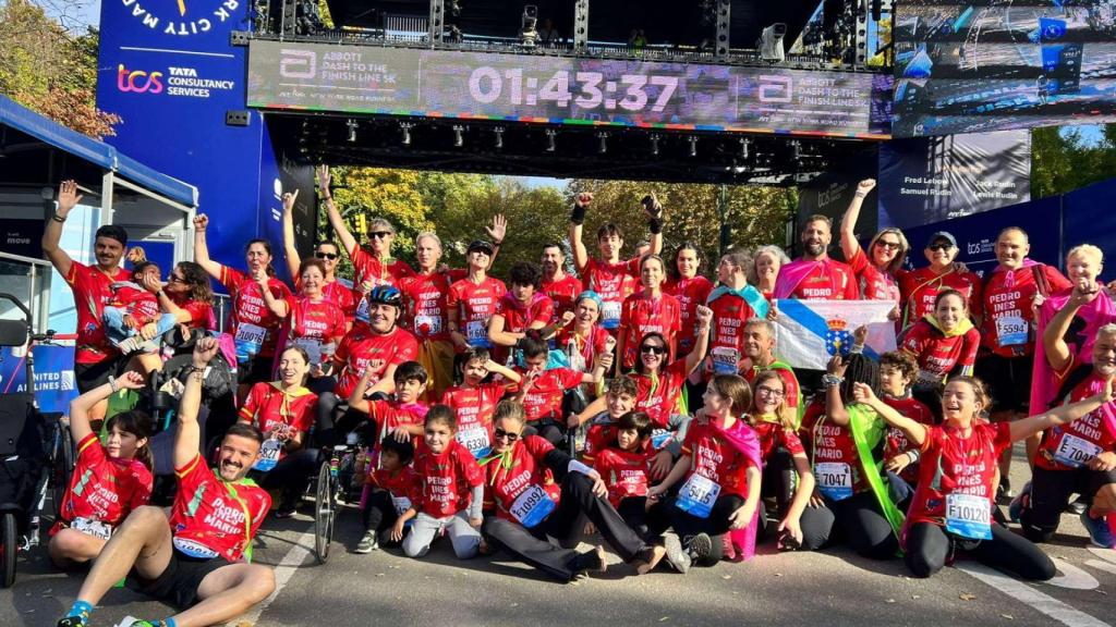 Llegada a la meta de los marines Enki en la competición que precede al maratón de Nueva York