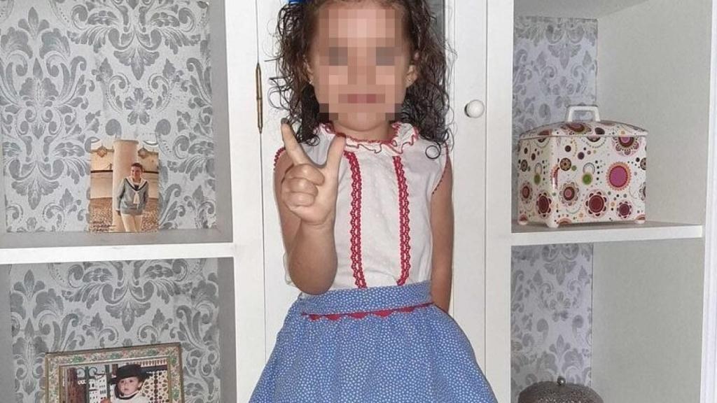 Manuela, la niña de 3 años que murió desangrada tras someterse a una operación de amígdalas en Écija