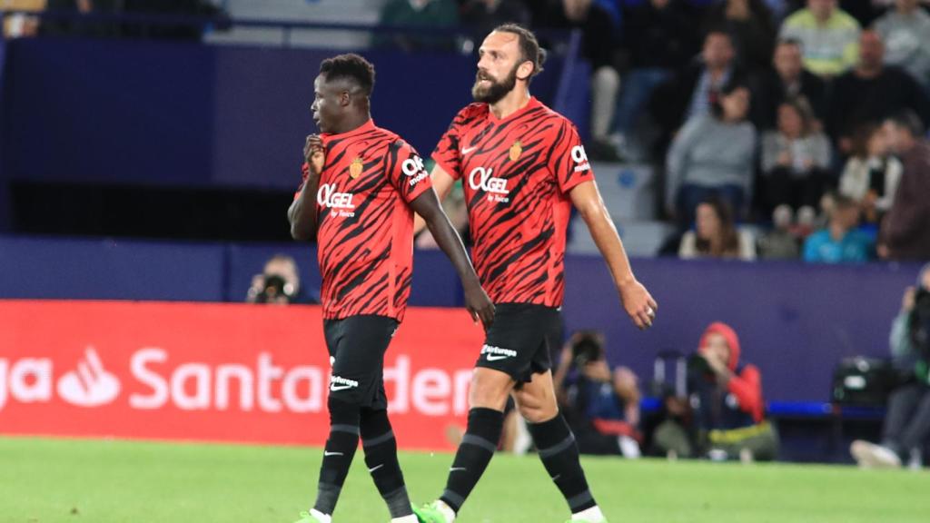 Los jugadores del Mallorca tras los goles marcados.