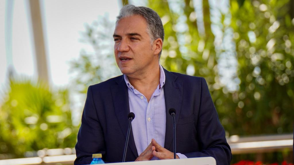 Elías Bendodo, este domingo, en un acto del PP celebrado en Estepona (Málaga).