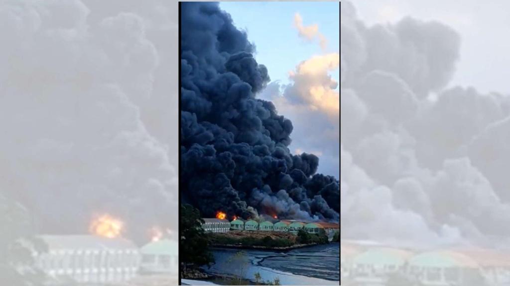Columna de humo del incendio de Ponte Sampaio, Pontevedra.
