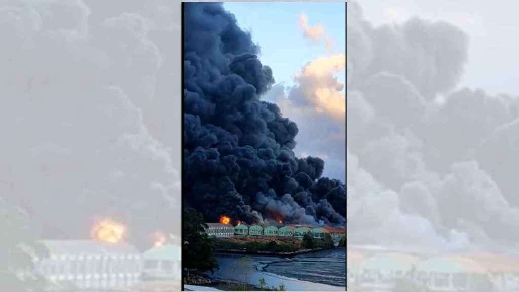 Columna de humo del incendio de Ponte Sampaio, Pontevedra.