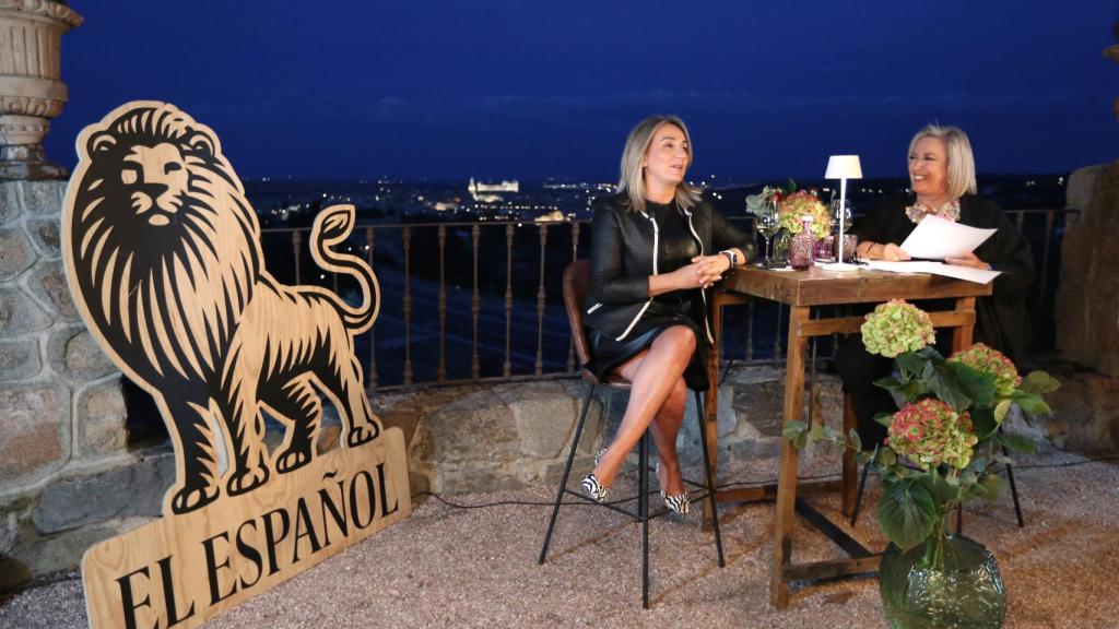Milagros Tolón y Esther Esteban en el atardecer del Cigarral de las Mercedes