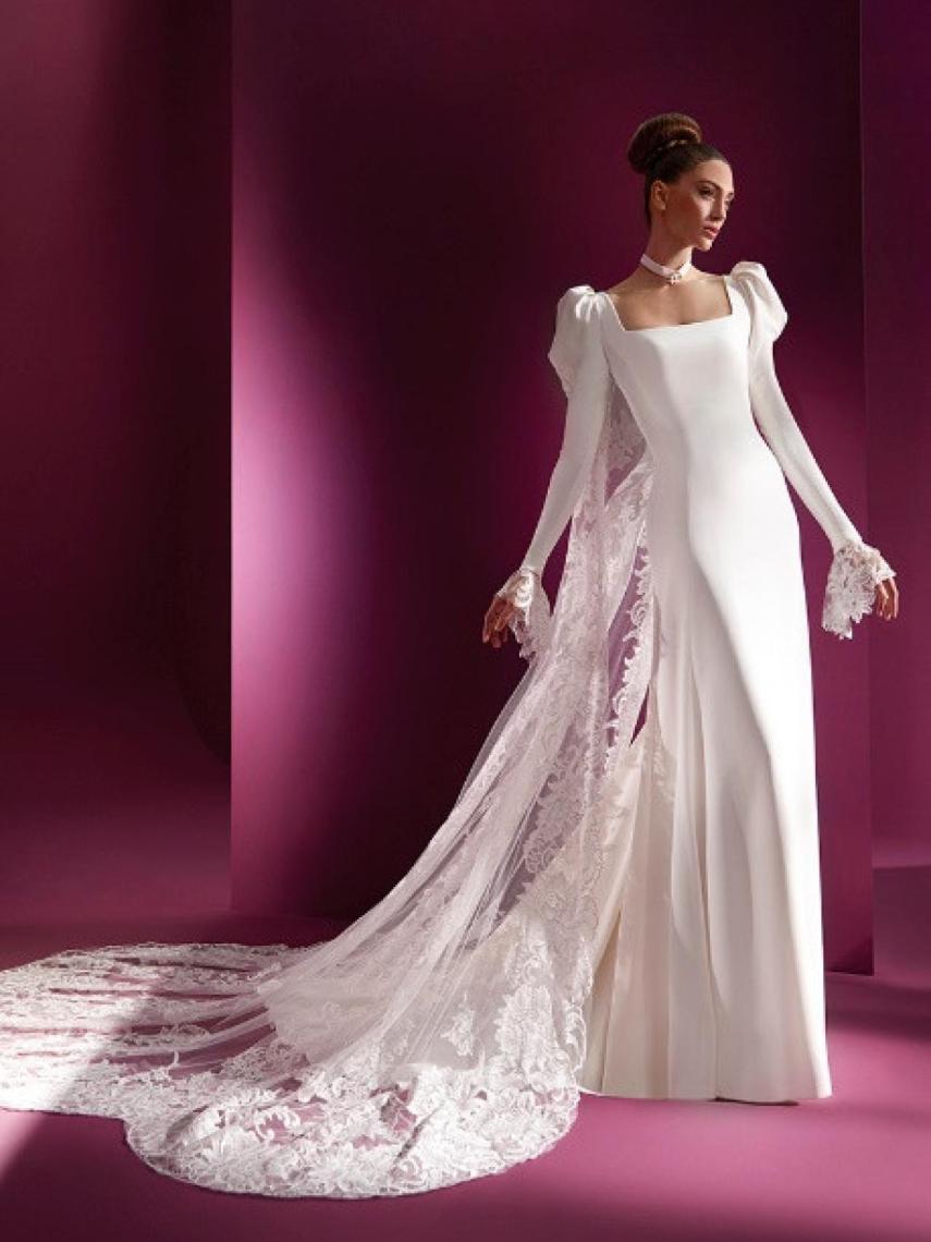 La colección está disponibles en un rango de tallas de la 32 a la 64 (US 0 a 32).