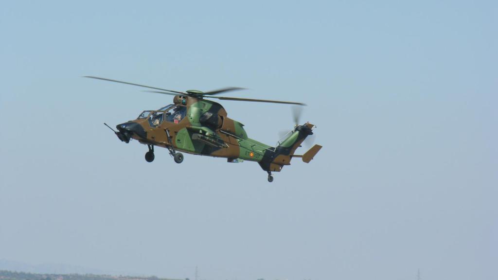 Indra prepara los helicópteros del futuro para volar en territorio hostil