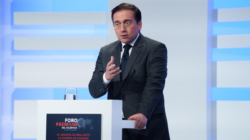 José Manuel Albares, ministro de Exteriores, durante su conferencia en el Foro Premium del Atlántico que organiza la Fundación Diario de Avisos, en Tenerife.