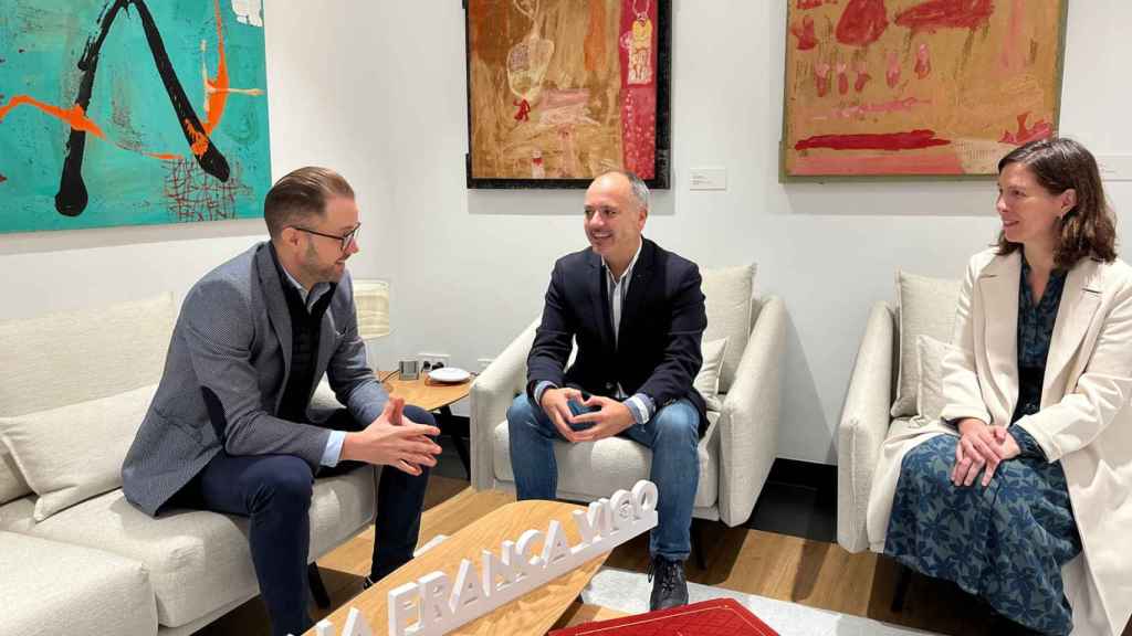 El presidente de la Asociación de Jóvenes Empresarios de Vigo, Iván Suárez, y el delegado del Estado en la Zona Franca, David Regades.