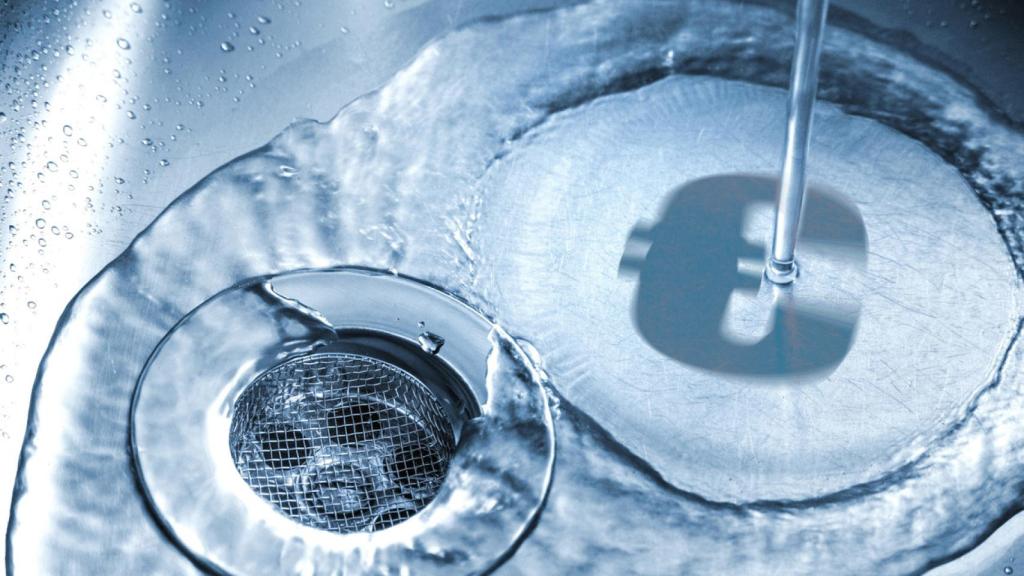 Agua corriente en un fregadero con el símbolo del euro.