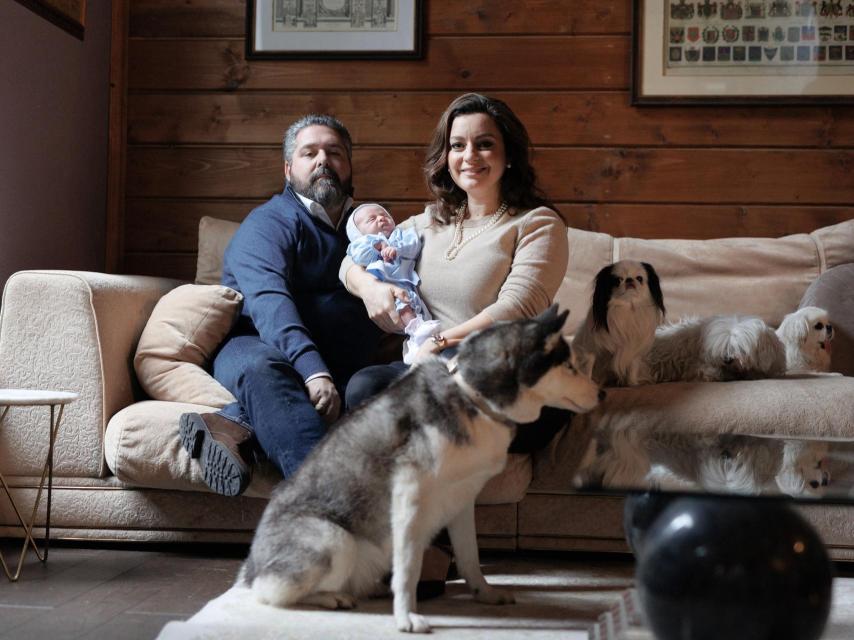 Posado oficial de toda la familia al completo.