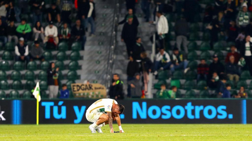 Pol Lirola, al terminar el partido frente el Girona con una nueva derrota.