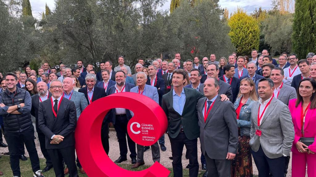 El tenista Juan Carlos Ferrero, junto a los dirigentes camerales Carlos Baño y Jesús Navarro.