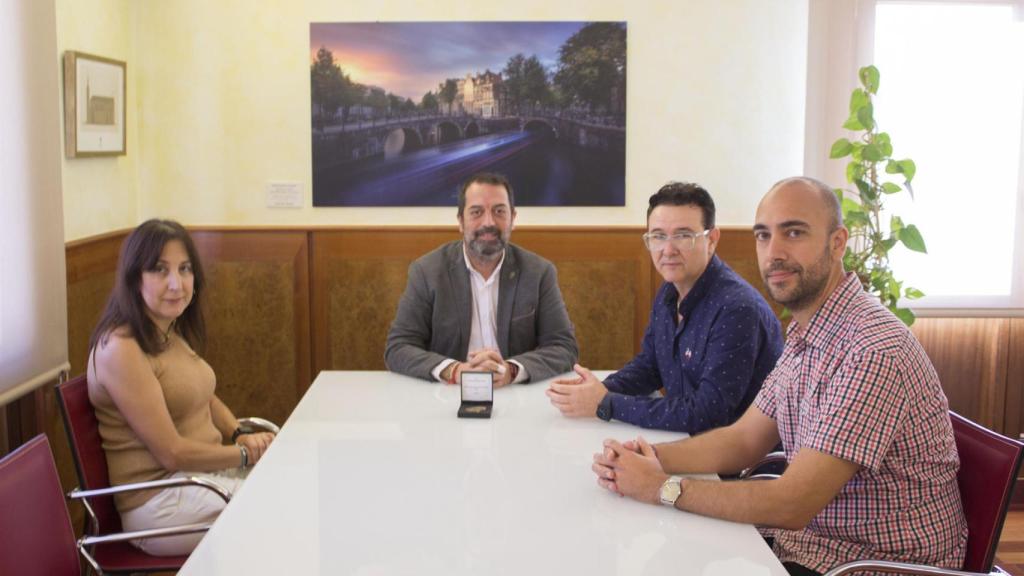 Montse González junto al equipo de Gobierno de Torrijos. Foto: Ayuntamiento de Torrijos (Toledo).