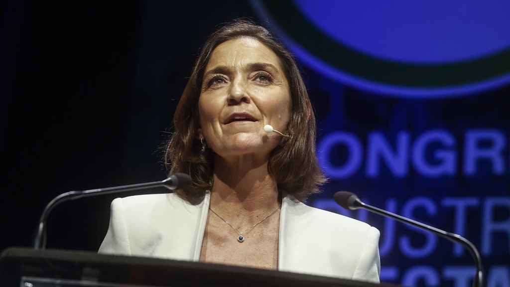 La ministra de Industria, Reyes Maroto, este lunes en un acto en Valencia.