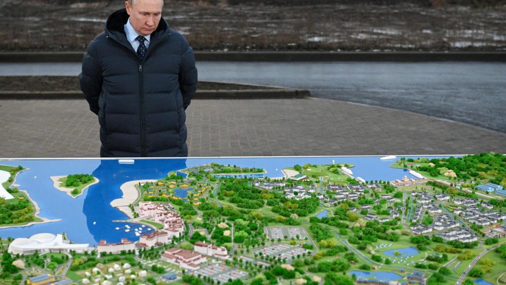 El presidente de Rusia, Vladímir Putin, este lunes en un centro turístico en la región de Tver.
