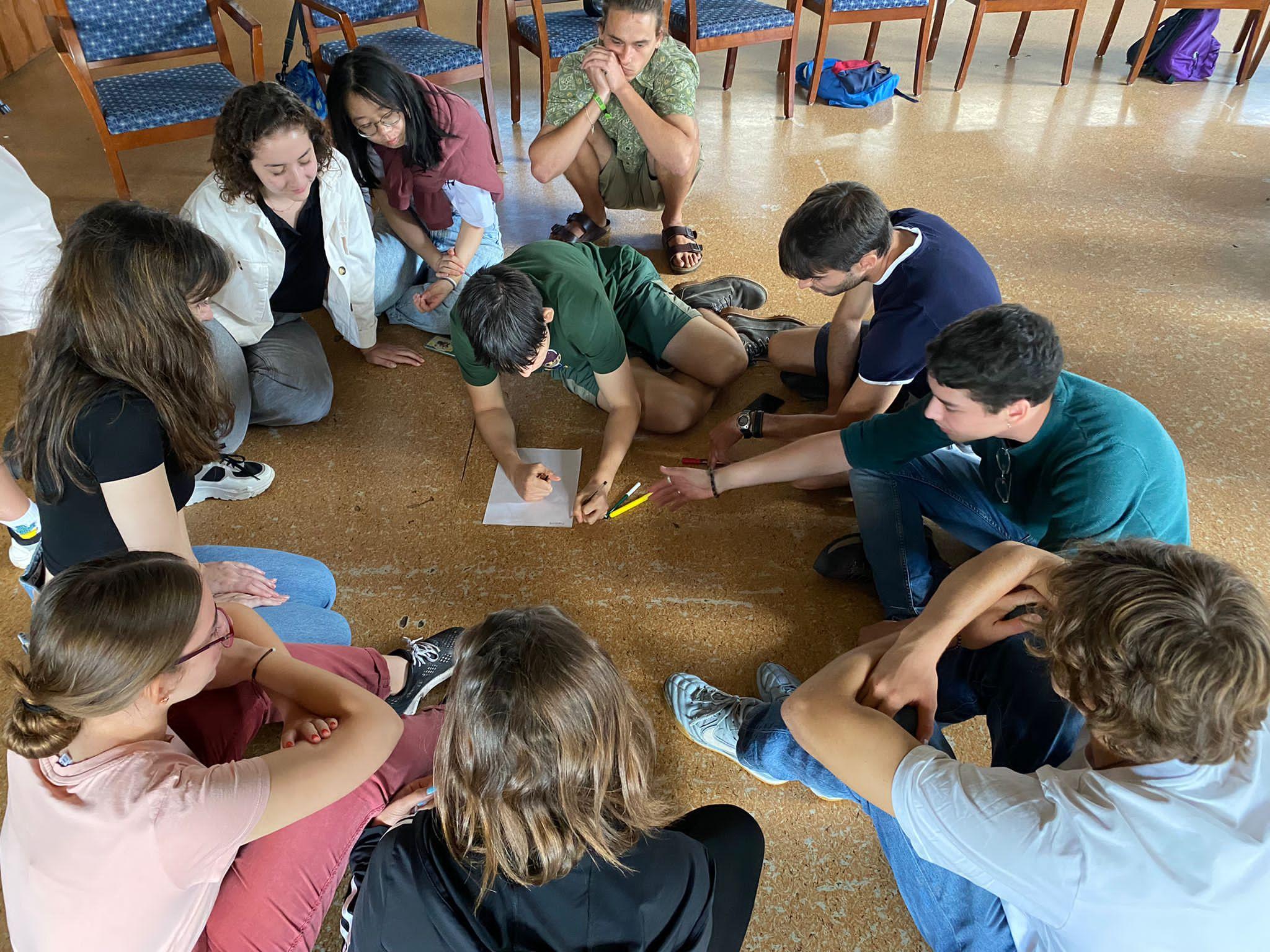 Participantes de See Me en una de las actividades grupales