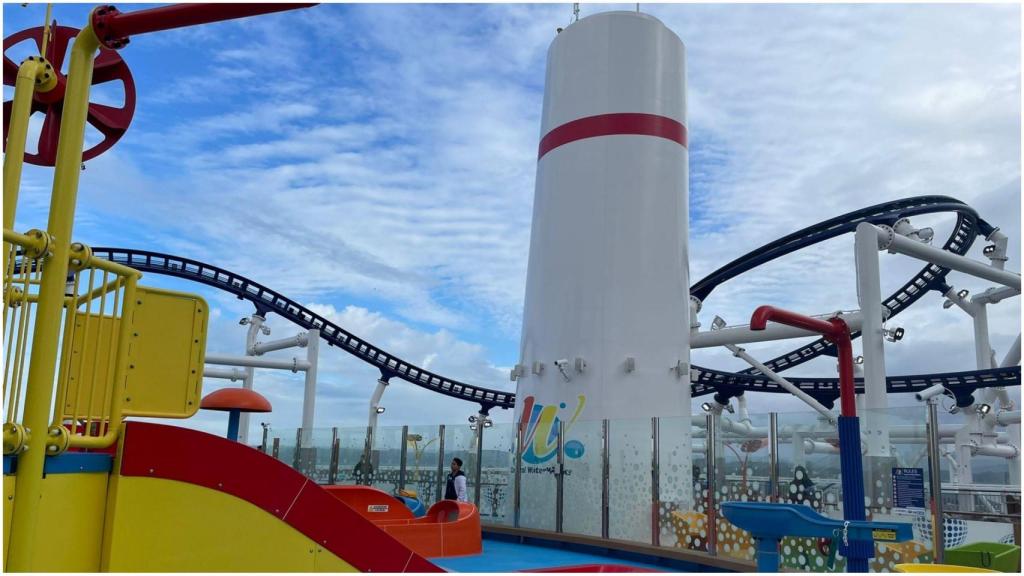 La montaña rusa del Carnival Celebration.