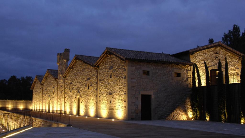Vista nocturna bodega Marqués de Murrieta