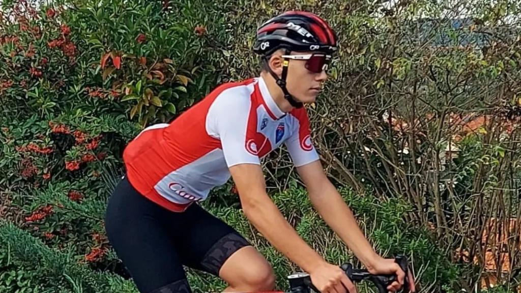 Marcos Freire, con su nueva bici regalada por Matxin