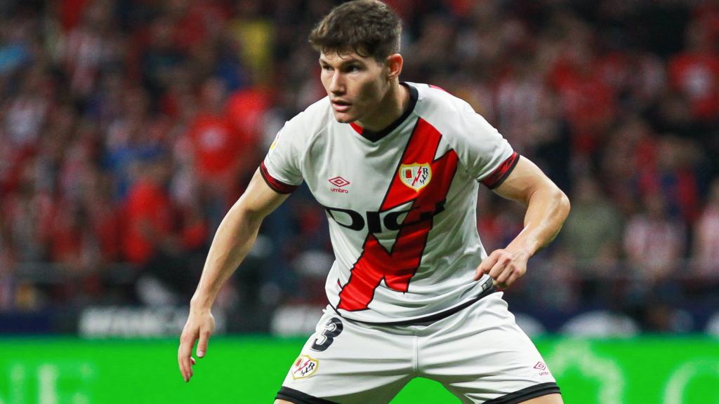 Fran García, en un partido del Rayo Vallecano de La Liga 2022/2023