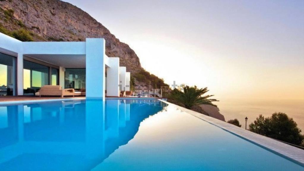 Piscina de la vivienda.