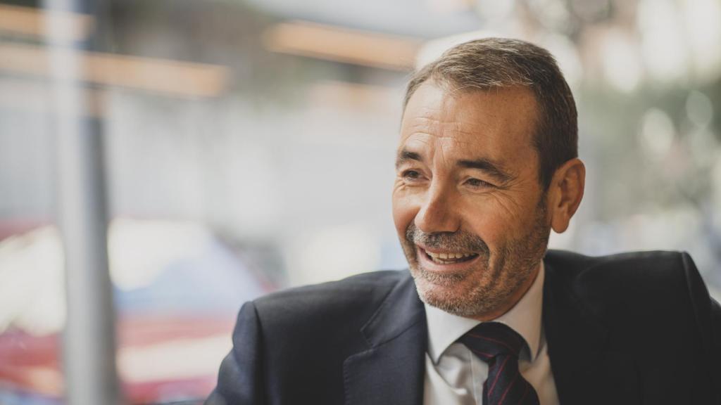 Tomás Gómez se dedica principalmente a la docencia.