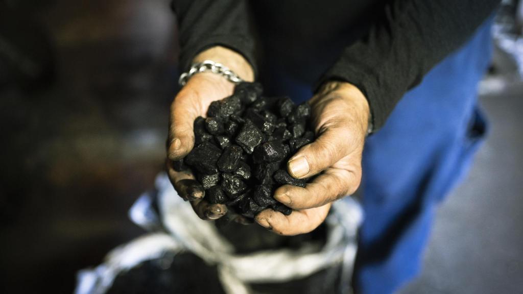Carbón que reparte Javier.