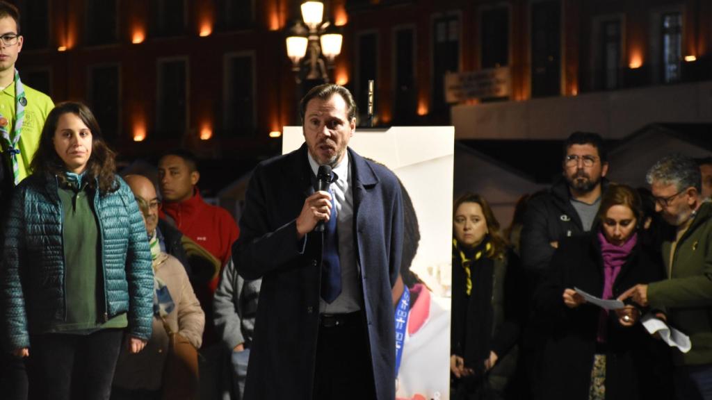 Óscar Puente en el homenaje a la joven asesinada Teresa Rodríguez Llamazares
