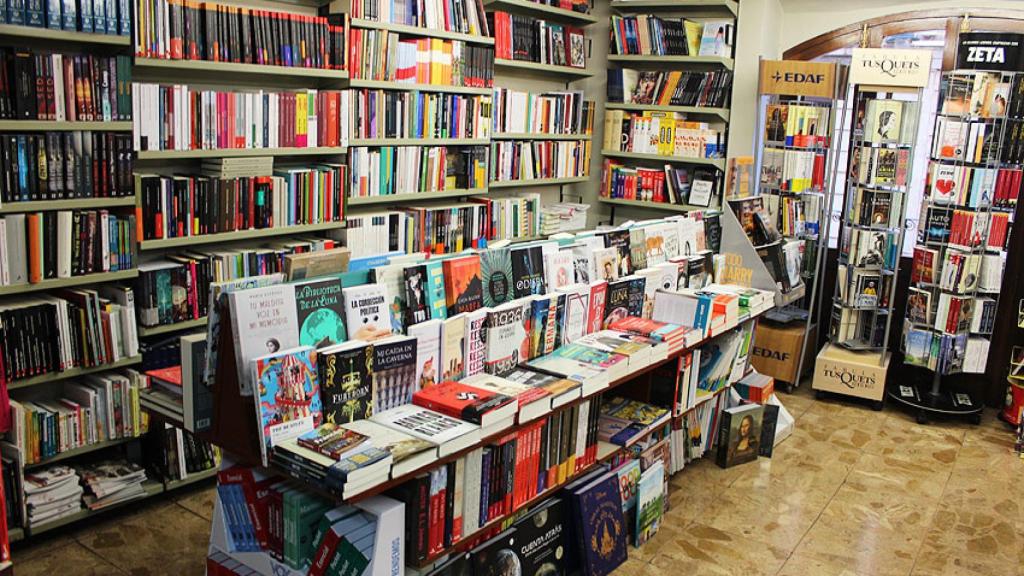 Interior  la Librería Llorens.
