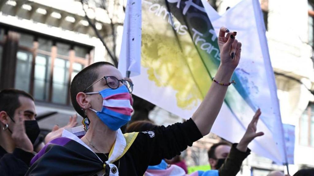 Imagen de una manifestación en favor de la ley trans.