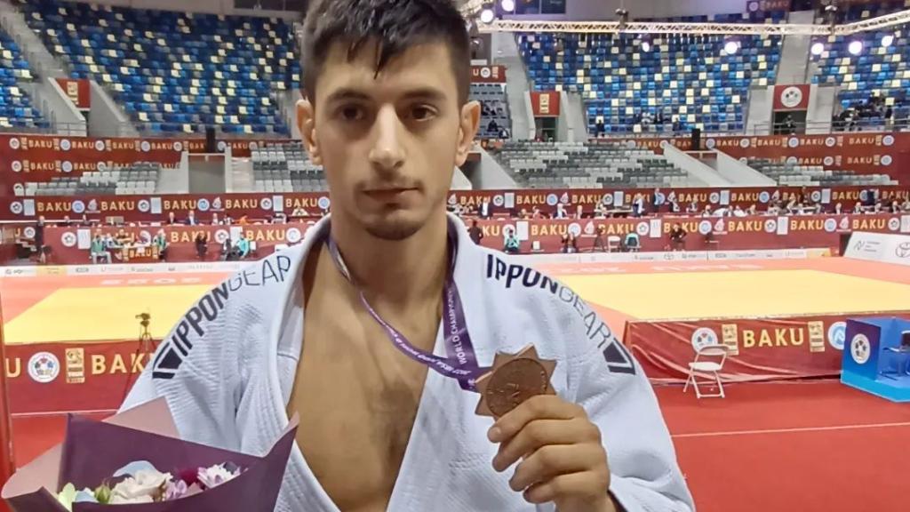 Daniel Gavilán, con su medalla de bronce en el Mundial en judo para ciegos de Bakú 2022