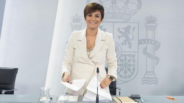 La ministra portavoz, Isabel Rodríguez, en la sala de prensa de la Moncloa.