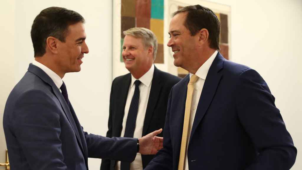 Pedro Sánchez y Chuck Robbins, durante su reunión el jueves 10 de noviembre de 2022 en Madrid
