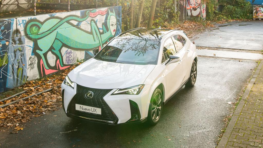 El Lexus UX mide 4,49 metros de largo.