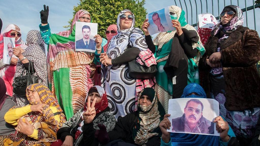 Familiares en protesta por las condiciones de los presos.