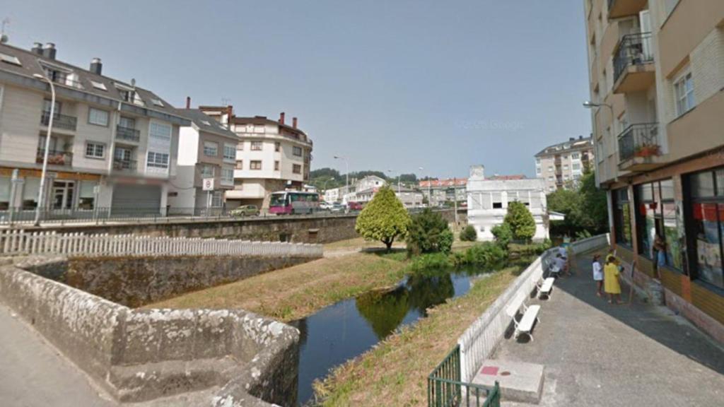 Entorno del puente de As Cascas, en Betanzos (A Coruña).