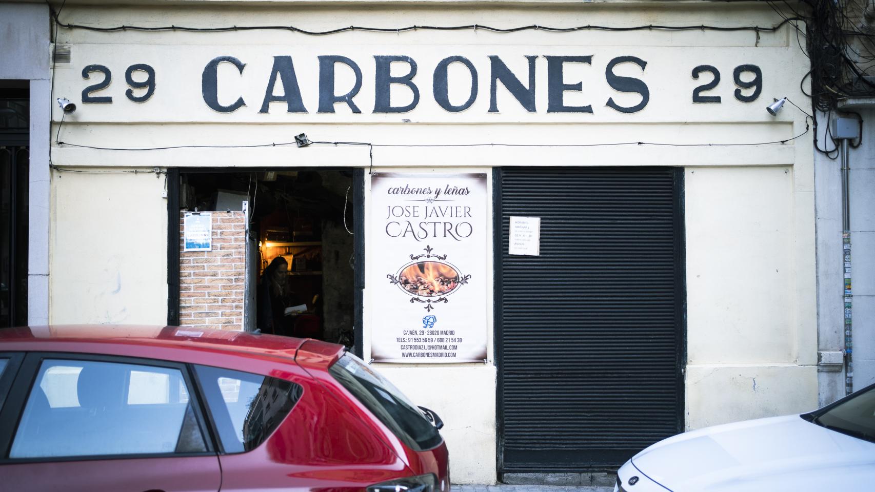 Javier, el penúltimo carbonero de Madrid