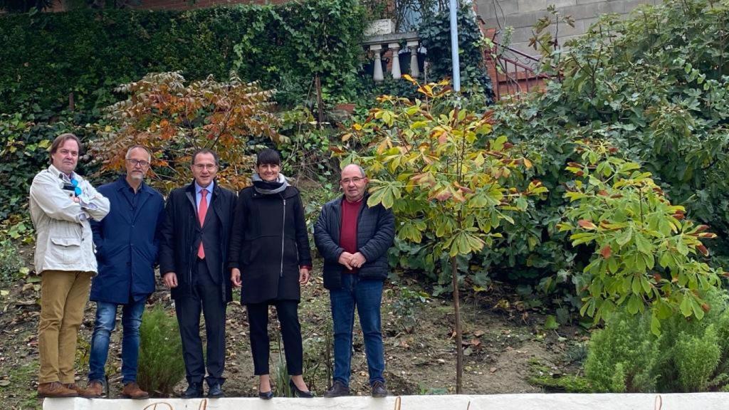 Enrique Capdevila y Xavier Viladegut, de Adamo; Ángel Blanco, subdelegado del Gobierno en Zamora; María González Veracruz, secretaria de Estado de Telecomunicaciones; Francisco Calvo, alcalde de Peleagonzalo