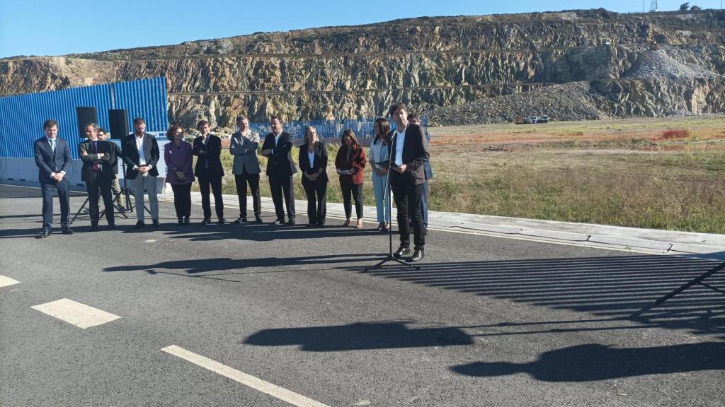 Visita a las obras de conexión ferroviaria al puerto exterior de A Coruña por parte de autoridades
