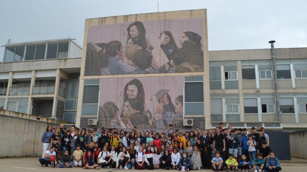 Luz Rello, en la reciente inauguración en Valencia de su mural en el proyecto 'Dones de ciència'.