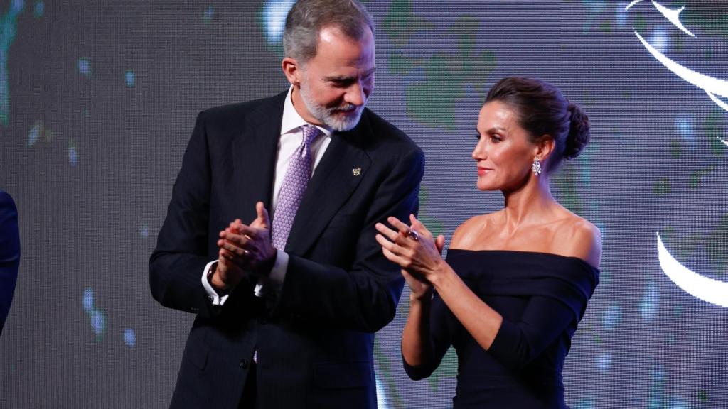 Los Reyes, muy cómplices y sonrientes durante la celebración de los Premios Macael, en Almería.