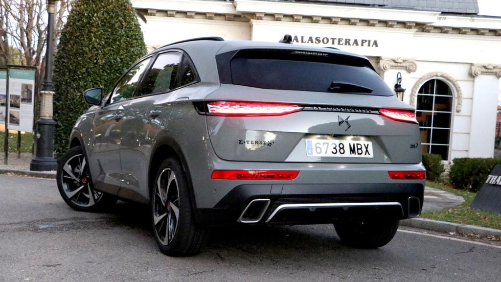 El DS 7 se comercializa principalmente en versiones híbridas enchufables.