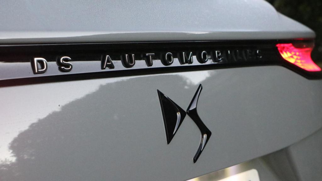 El DS 7 ahora incorpora el nombre de la marca DS Automobiles en la zaga.