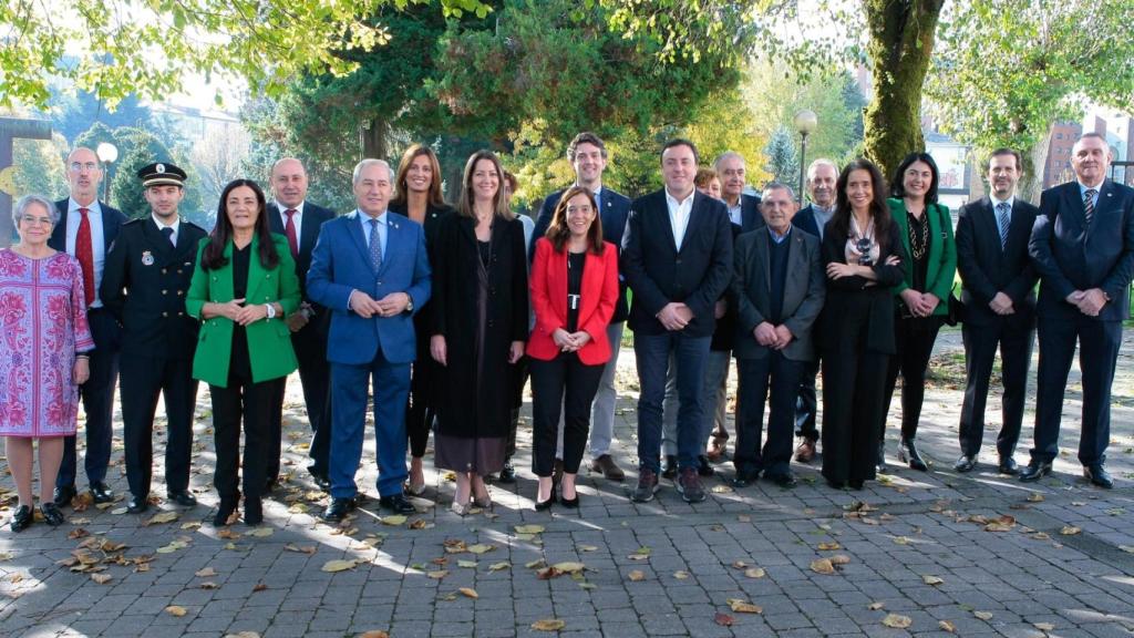 La alcaldesa de A Coruña, Inés Rey, y la Fundación Meniños, premiadas por Cogave