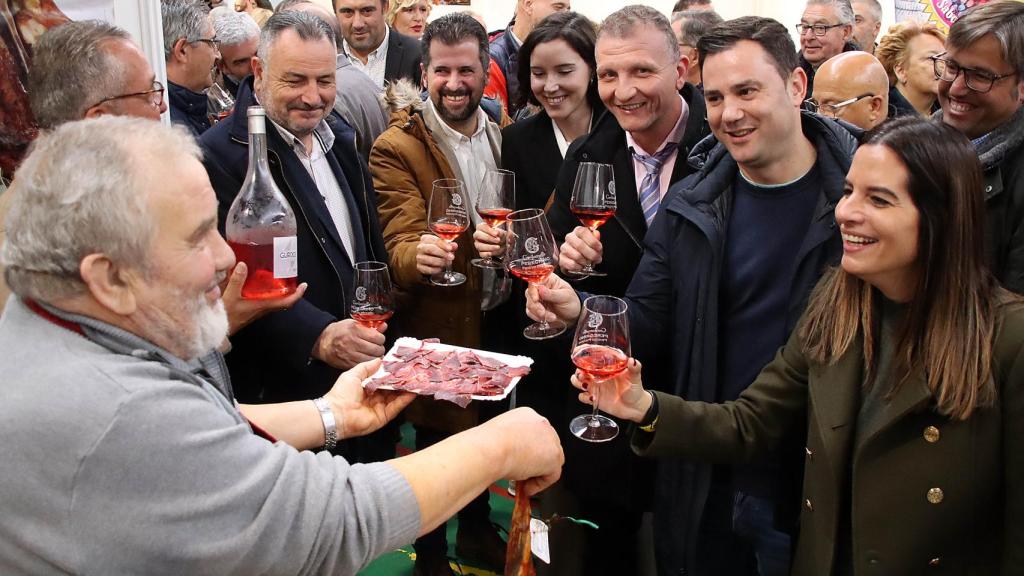 El secretario general del PSOE de Castilla y León, Luis Tudanca; el presidente de la Diputación de León, Eduardo Morán; el secretario provincial Javier Cendón y el alcalde Octavio González.