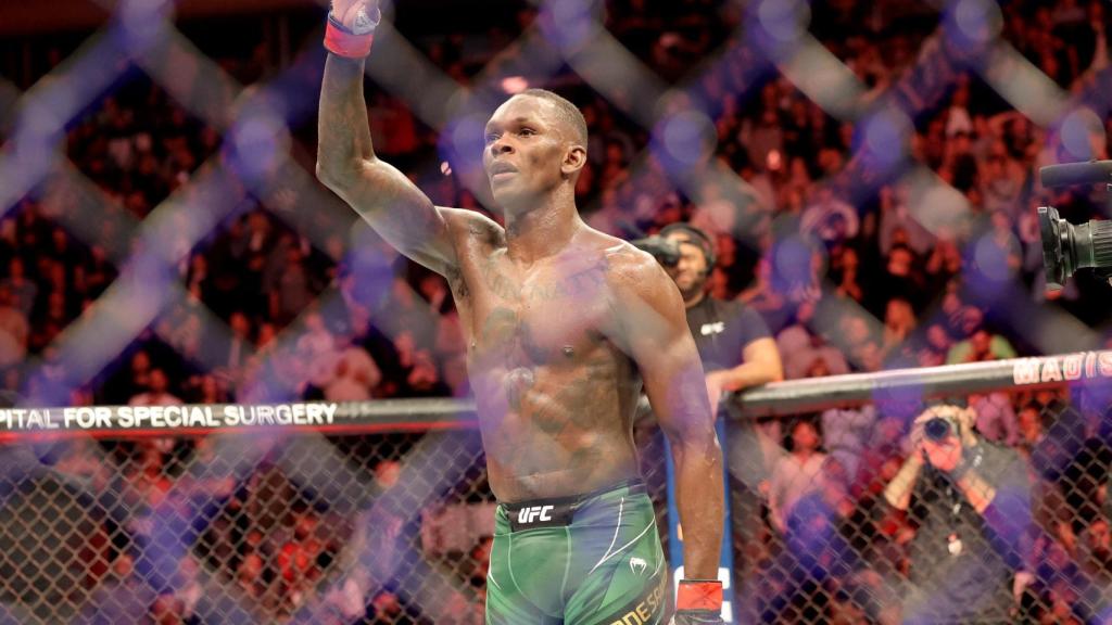 Israel Adesanya, durante el UFC 281